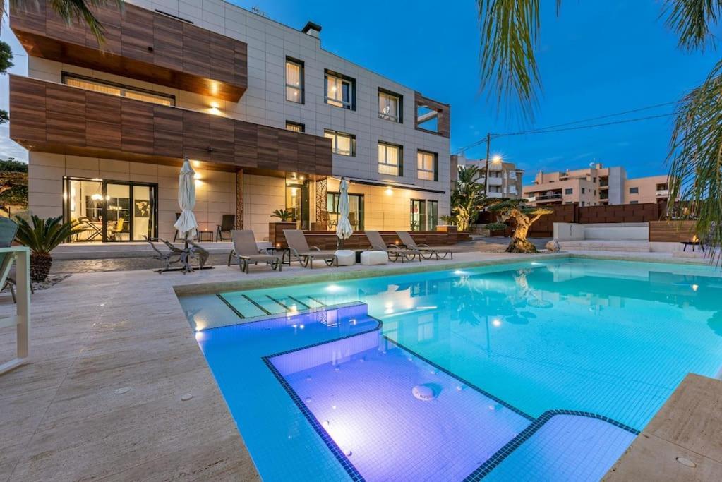شقة 5 Stelle Piscina, Jacuzzi, Wifi - 2 Min Dal Mare ميامي بلاتجا المظهر الخارجي الصورة